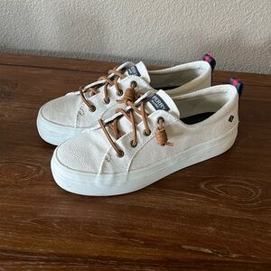 Women’s platform Sperry size 7